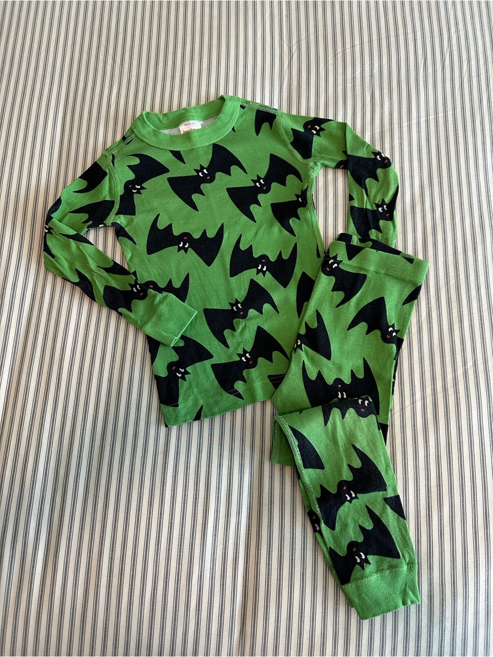 Hanna Andersson Size 4 Bat Pajama Set 🦇